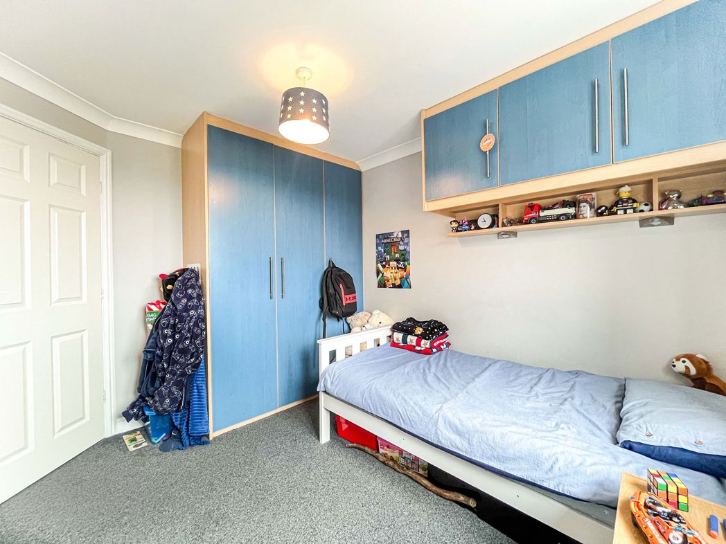 Property image 27 of 37