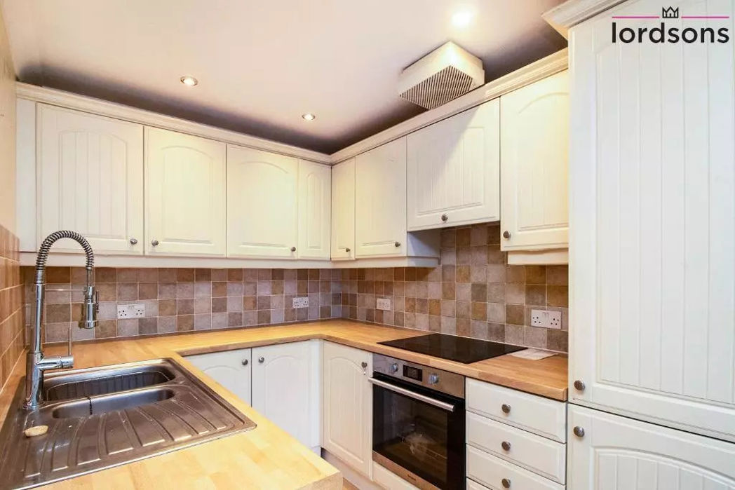 Property image 4 of 19