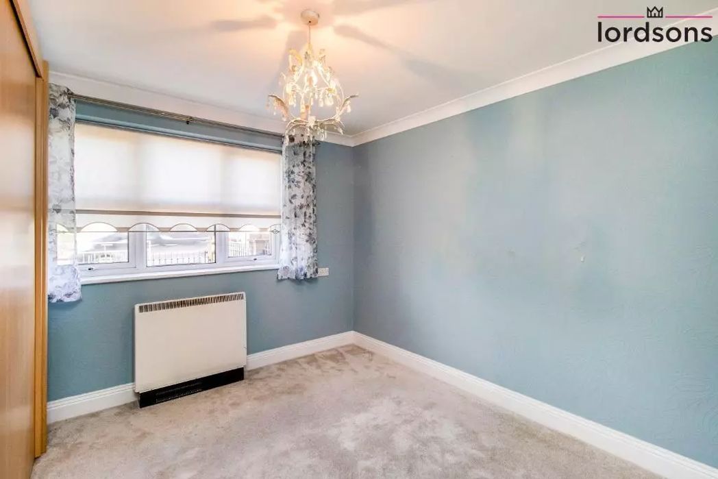 Property image 11 of 19