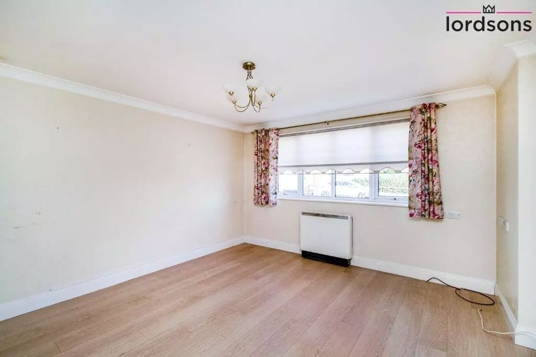 Property image 8 of 19