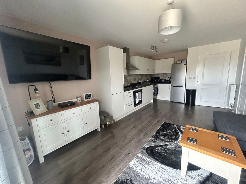 Property image 2 of 19