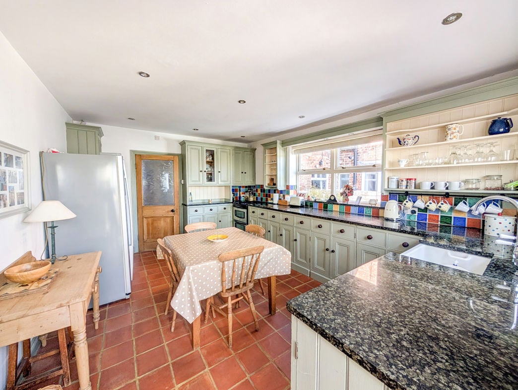 Property image 10 of 27