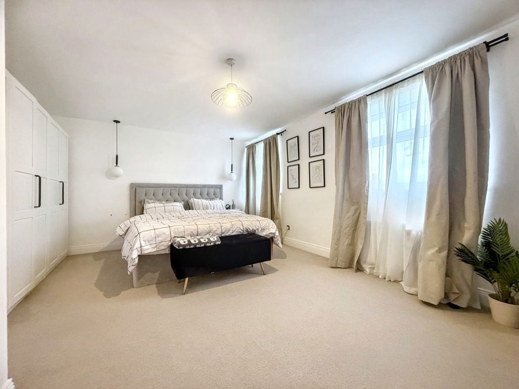 Property image 9 of 16