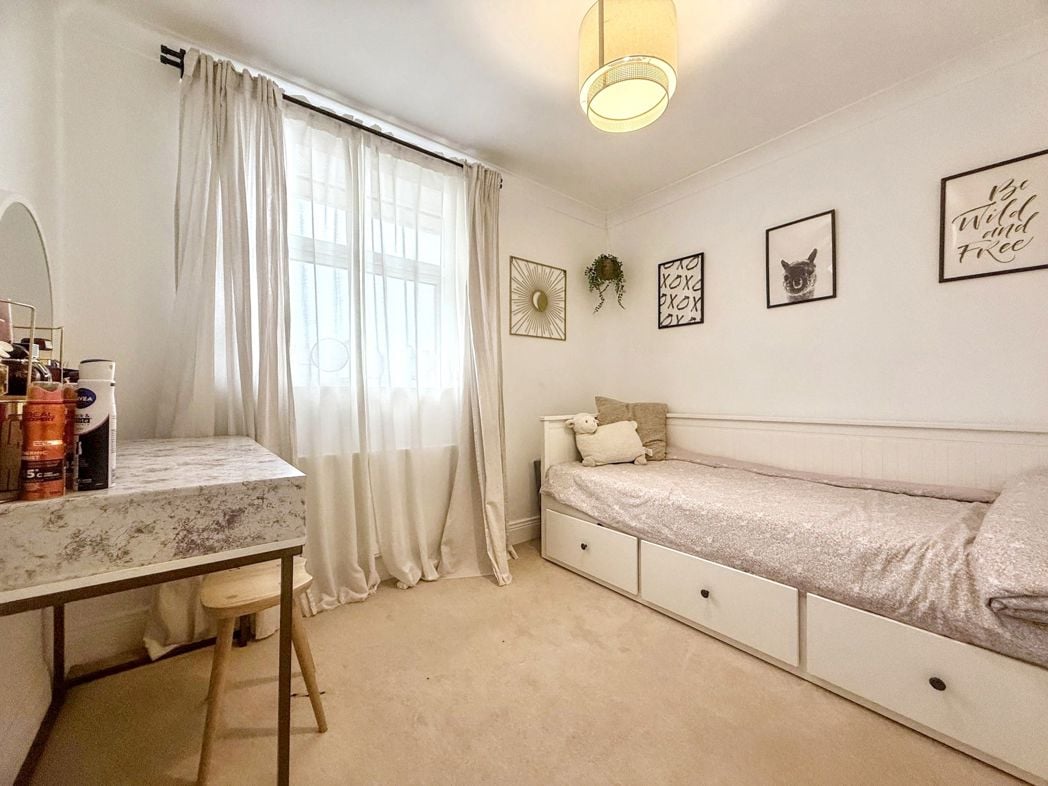 Property image 11 of 16