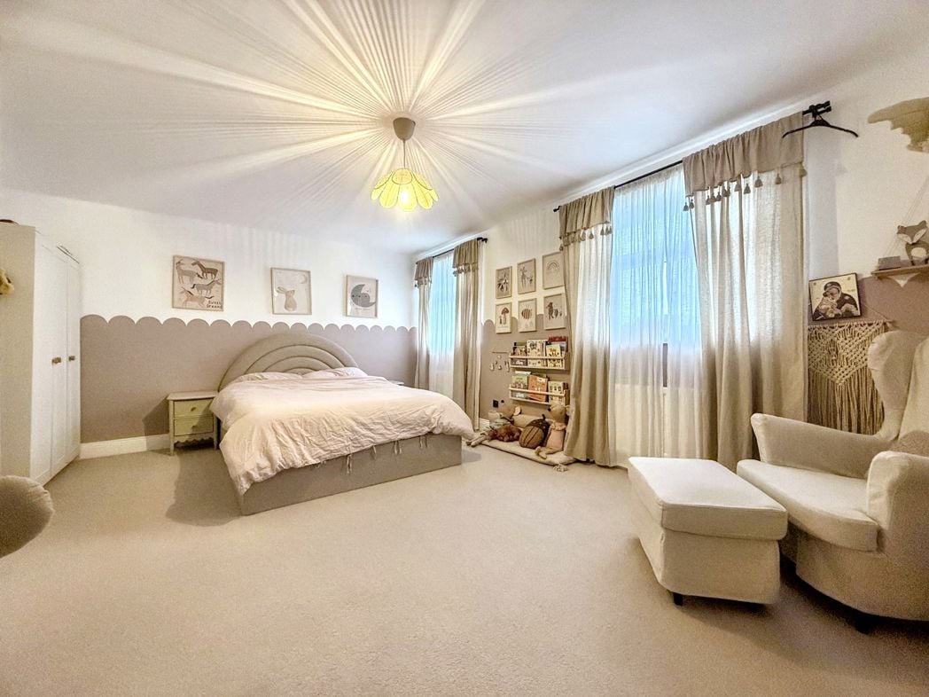 Property image 10 of 16