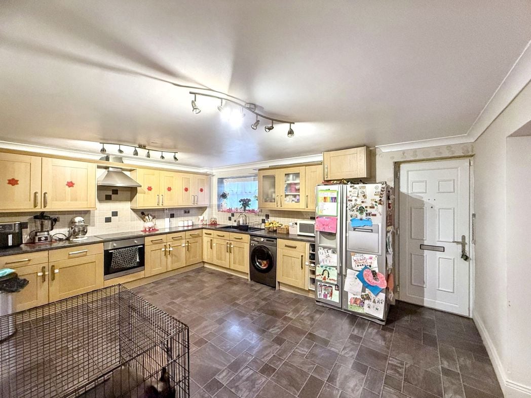 Property image 4 of 16