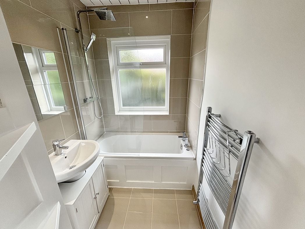 Property image 9 of 12