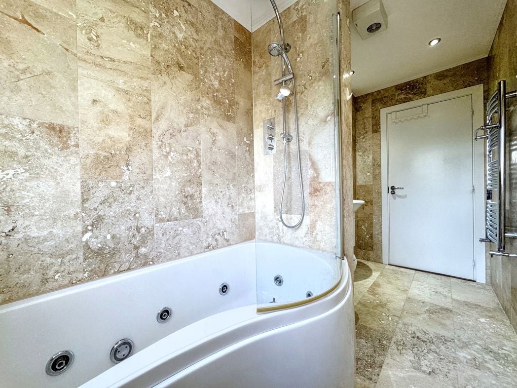 Property image 16 of 28