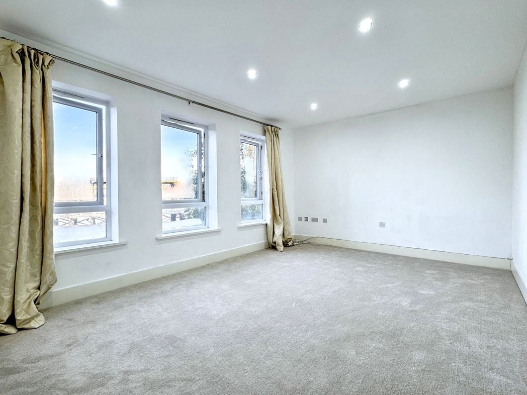 Property image 12 of 28