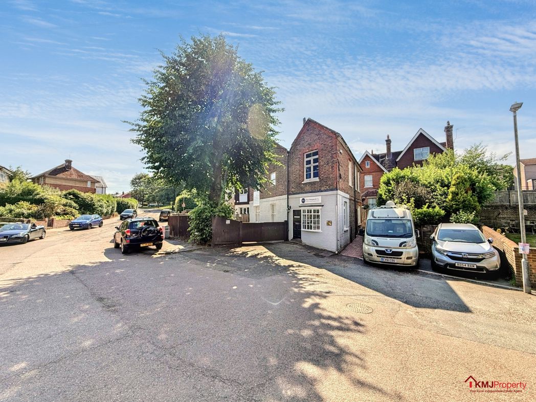 Property image 5 of 12