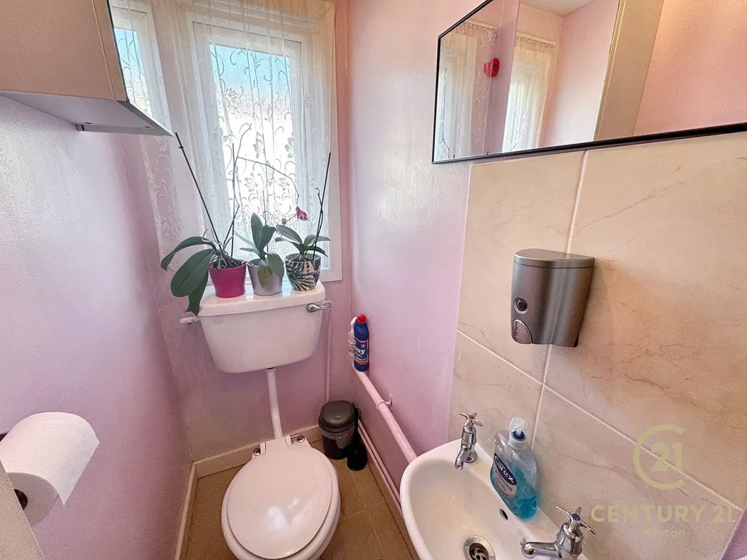 Property image 8 of 11