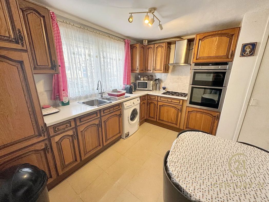 Property image 3 of 11