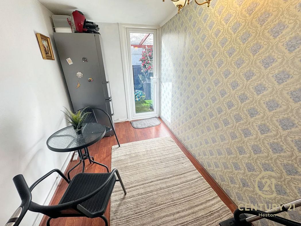 Property image 4 of 11