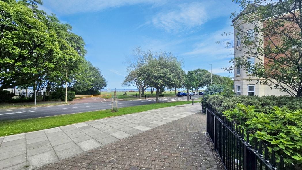 Property image 6 of 9