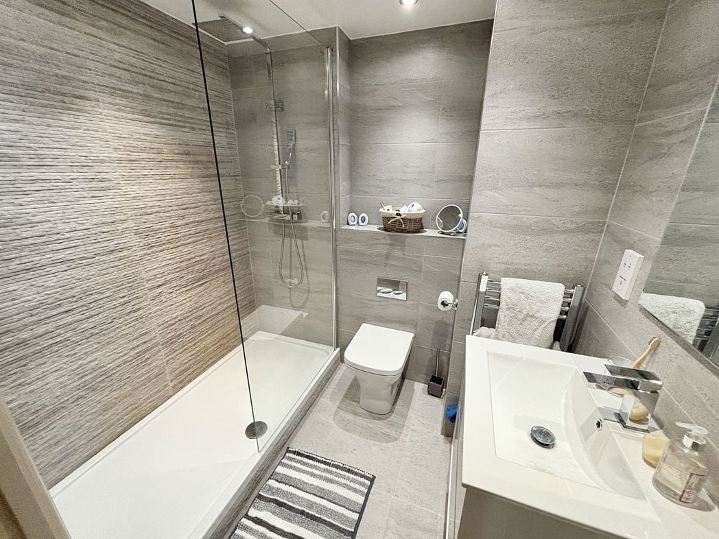 Property image 2 of 9