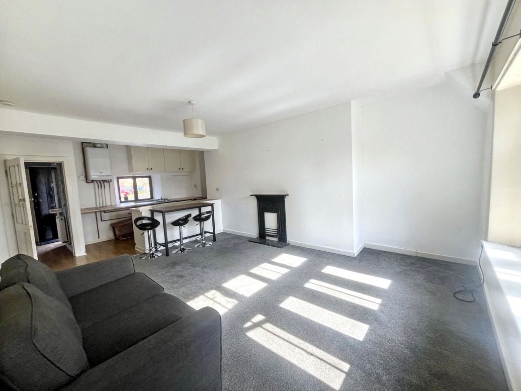 Property image 6 of 9