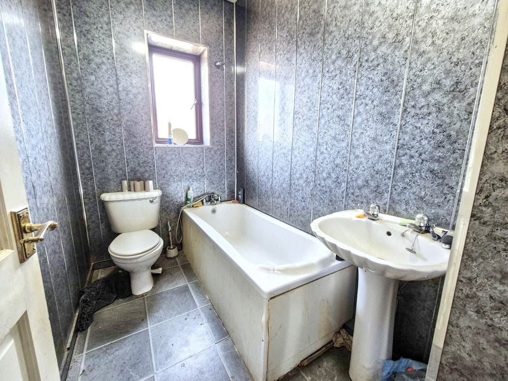 Property image 12 of 17