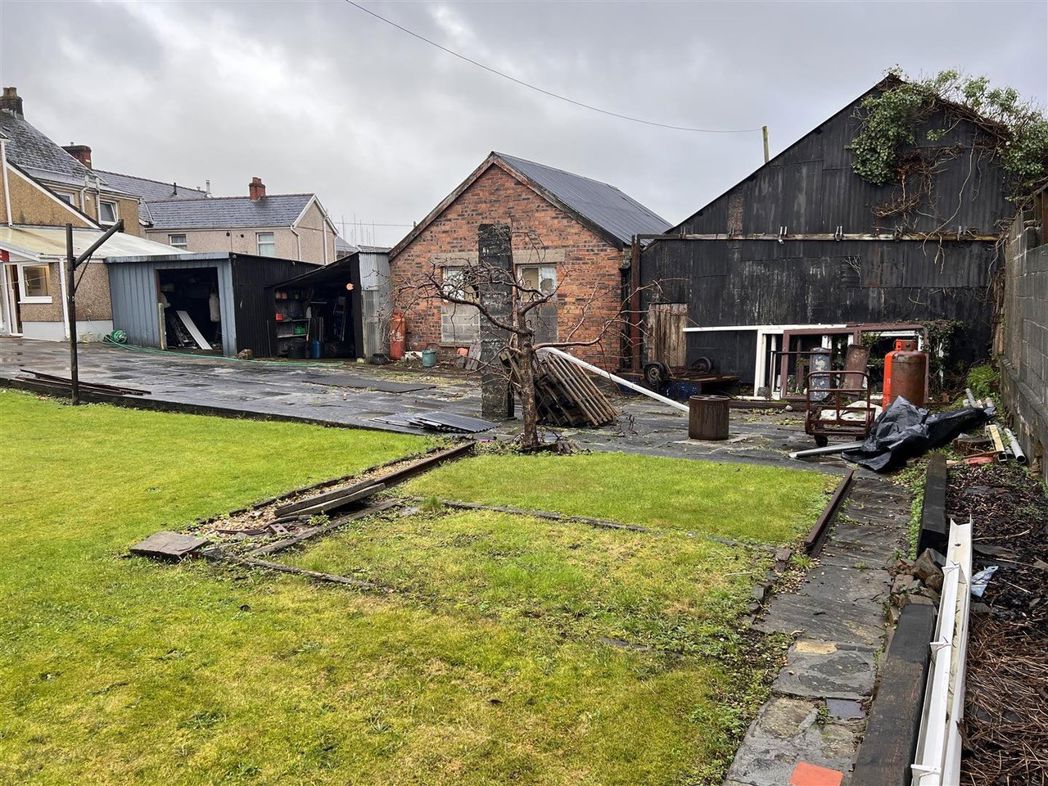 1, 1A & 1B, Carmarthenshire, Carmarthenshire, SA18 2DB