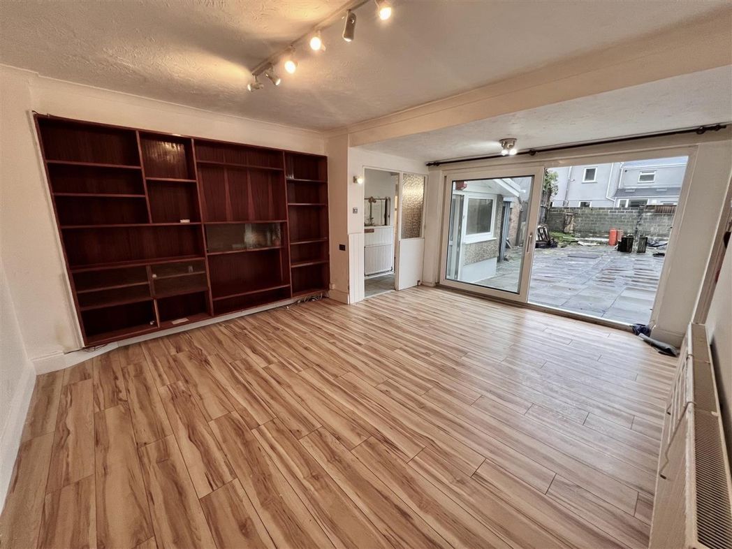 1, 1A & 1B, Carmarthenshire, Carmarthenshire, SA18 2DB