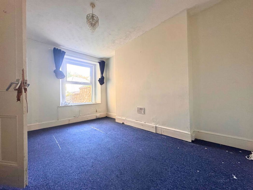 Property image 6 of 9