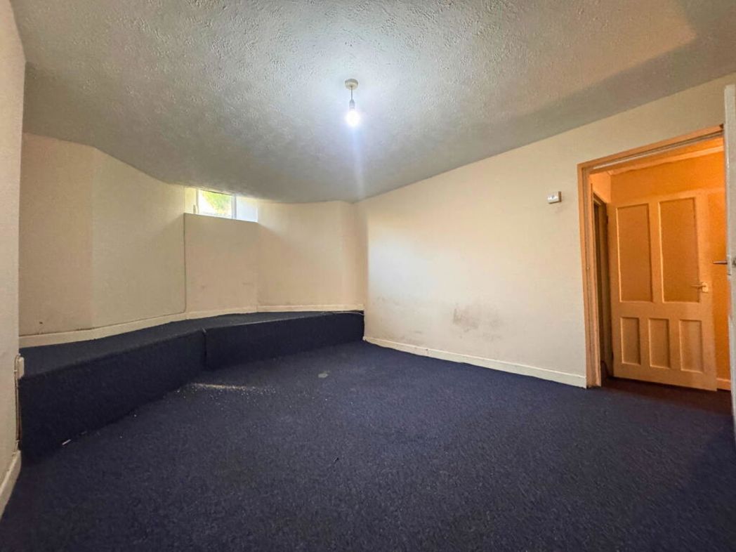 Property image 2 of 9