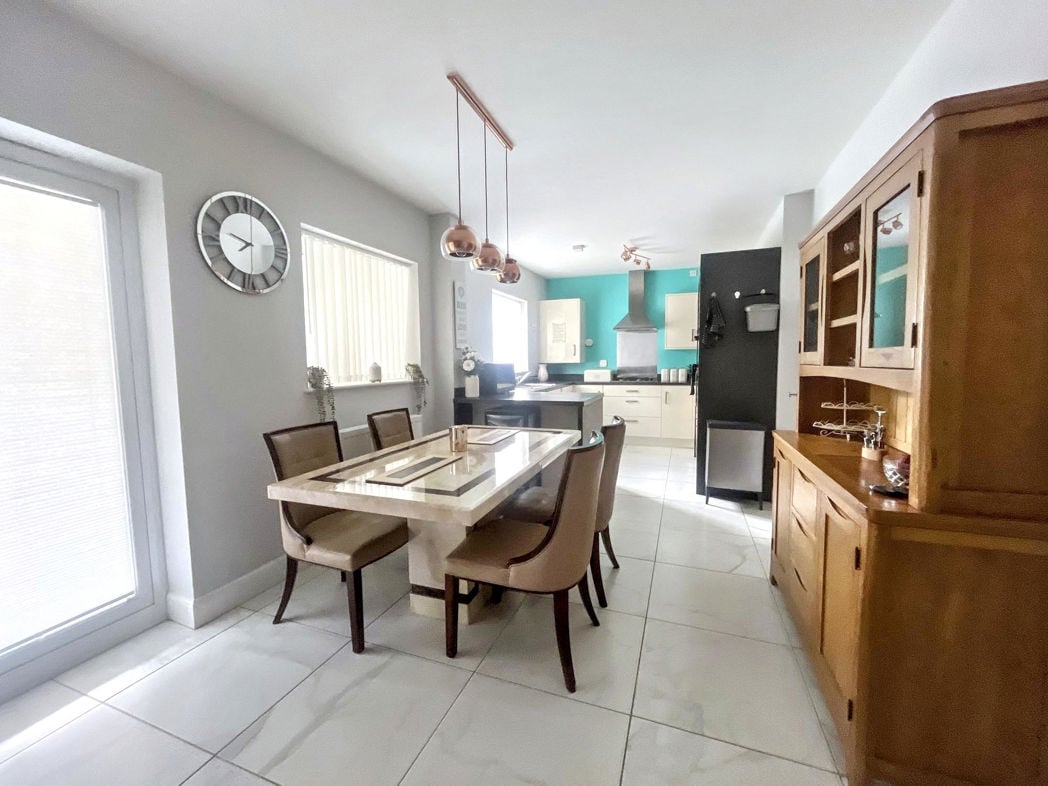 Kitchen/Dining Area