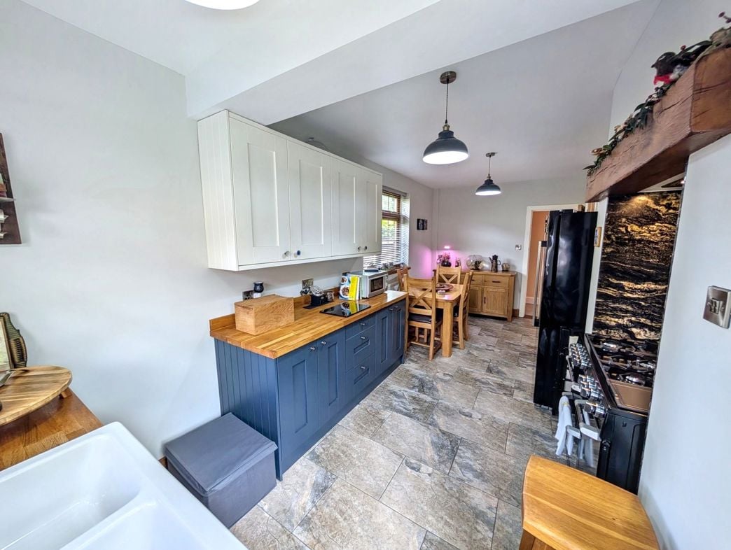 Property image 11 of 27