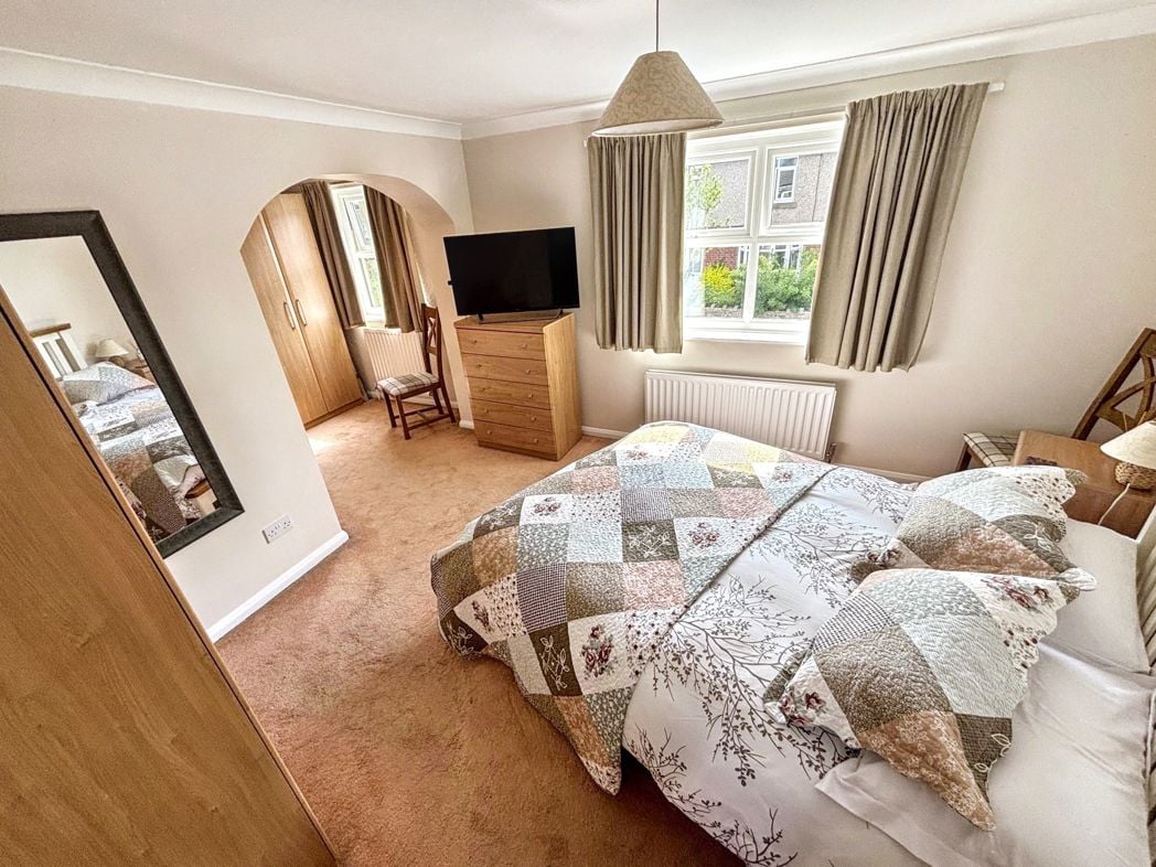 Property image 16 of 34