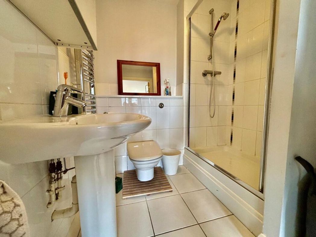 Property image 8 of 9