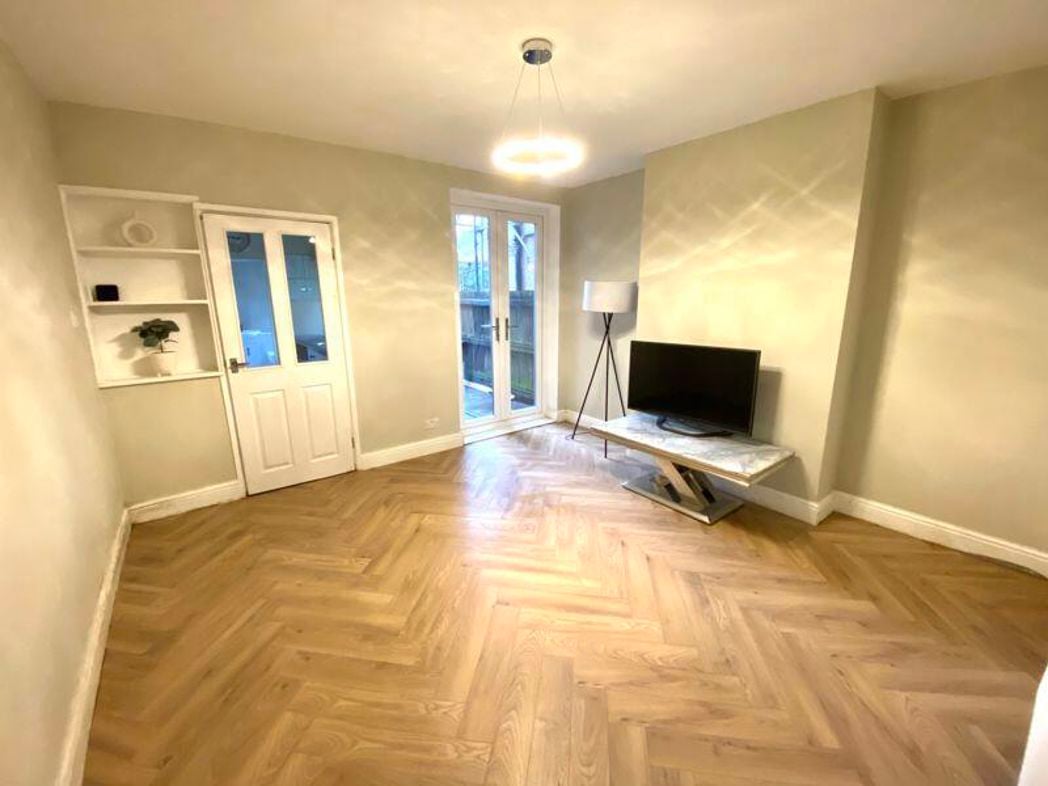 Property image 2 of 9