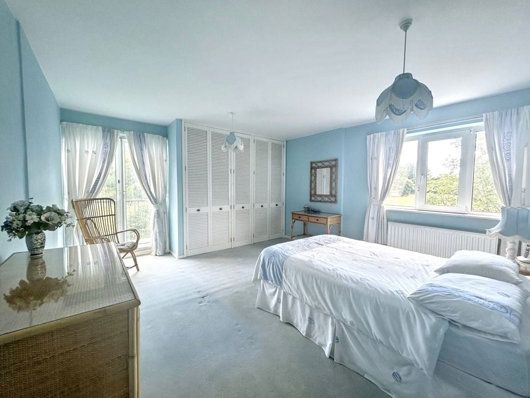Property image 12 of 27