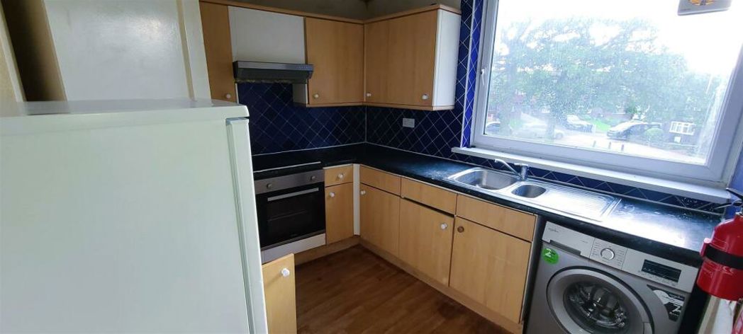 Property image 4 of 11