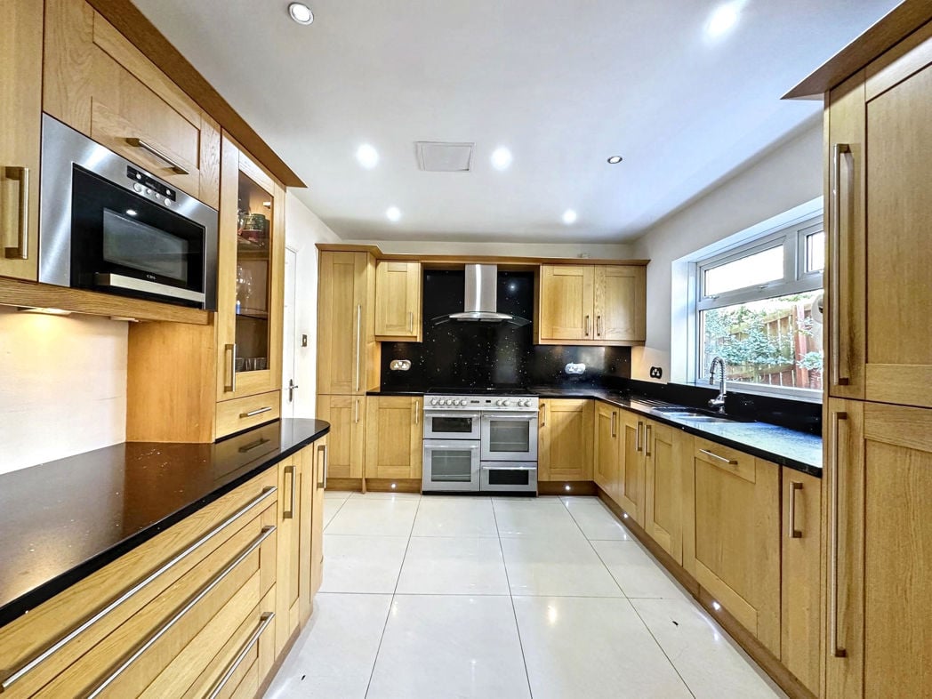Property image 8 of 31
