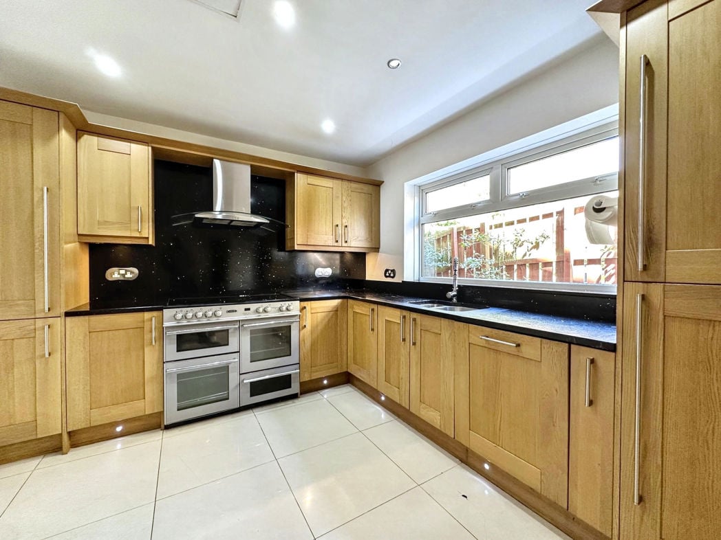 Property image 9 of 31