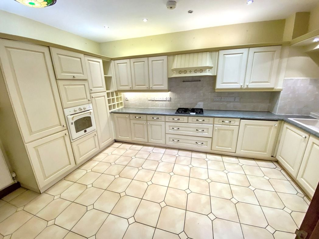 Property image 4 of 12
