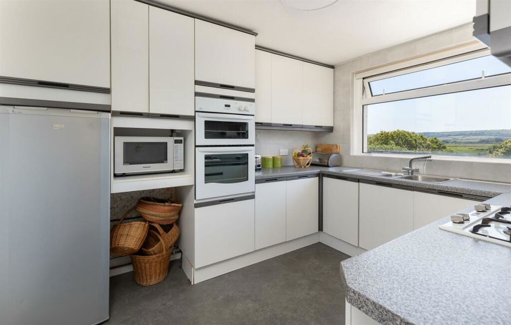 Property image 4 of 34