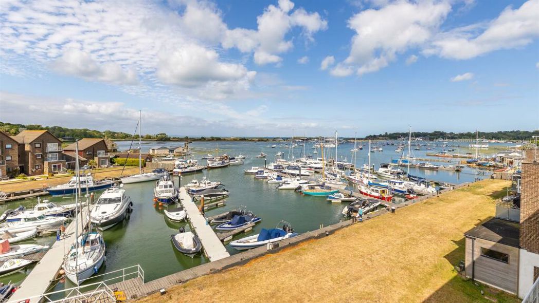 Property image 21 of 34