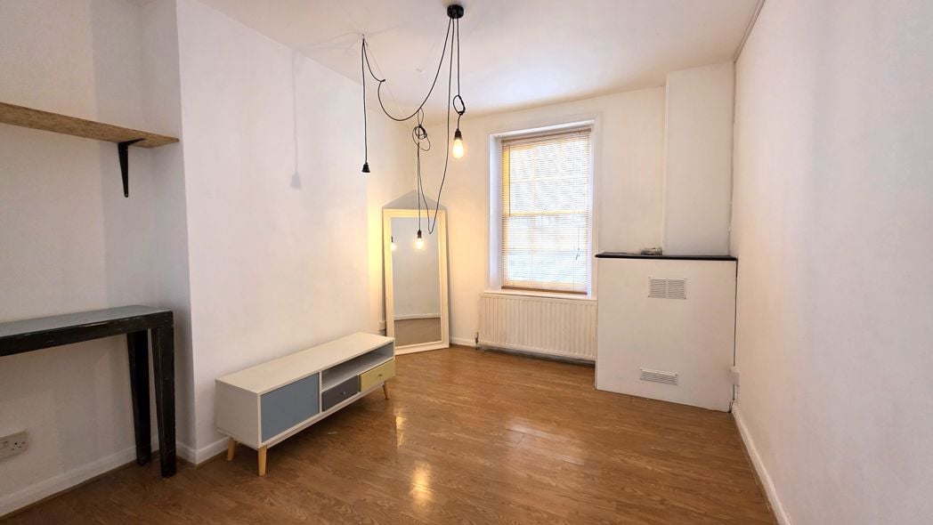 Flat 56 Enfield Cloisters, London, N1 6LD