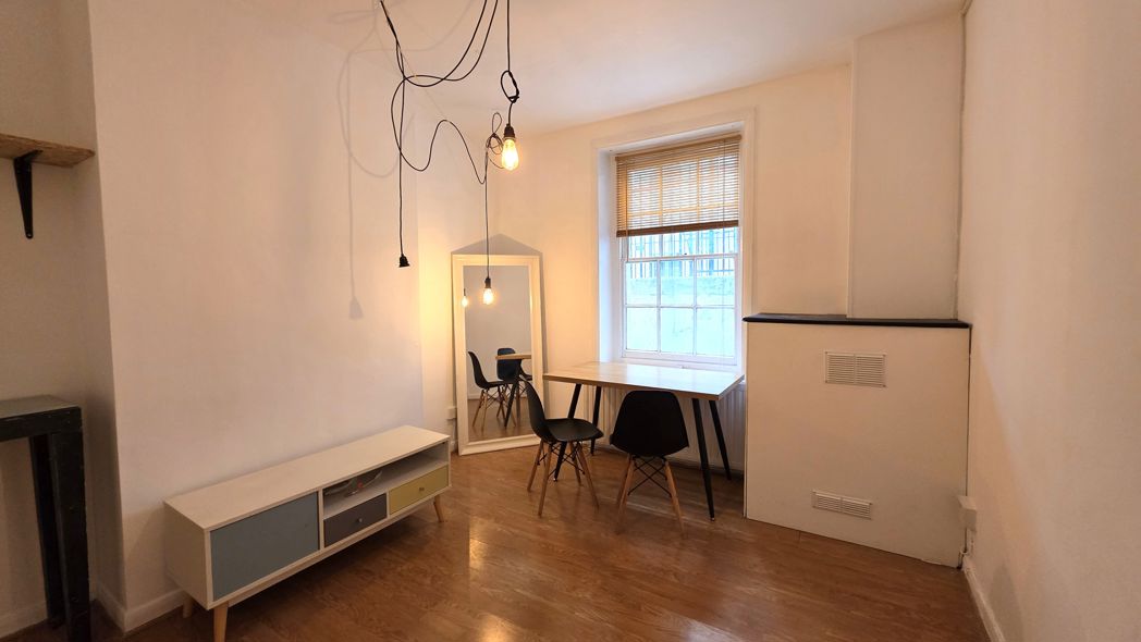 Flat 56 Enfield Cloisters, London, N1 6LD
