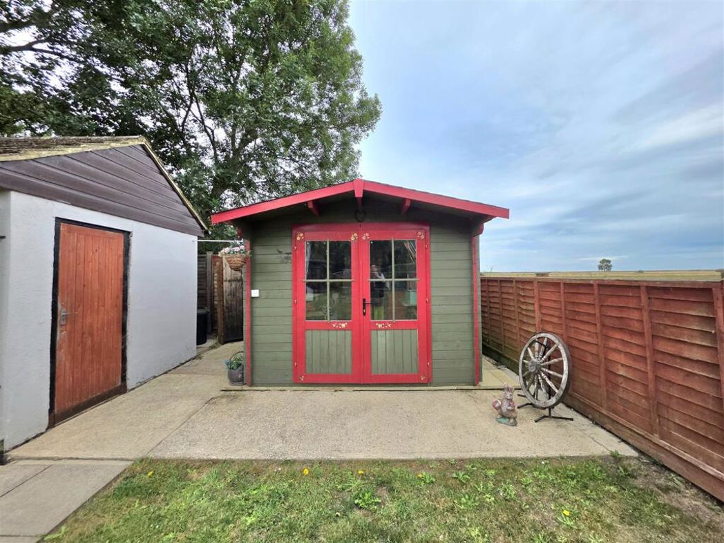 Property image 25 of 33