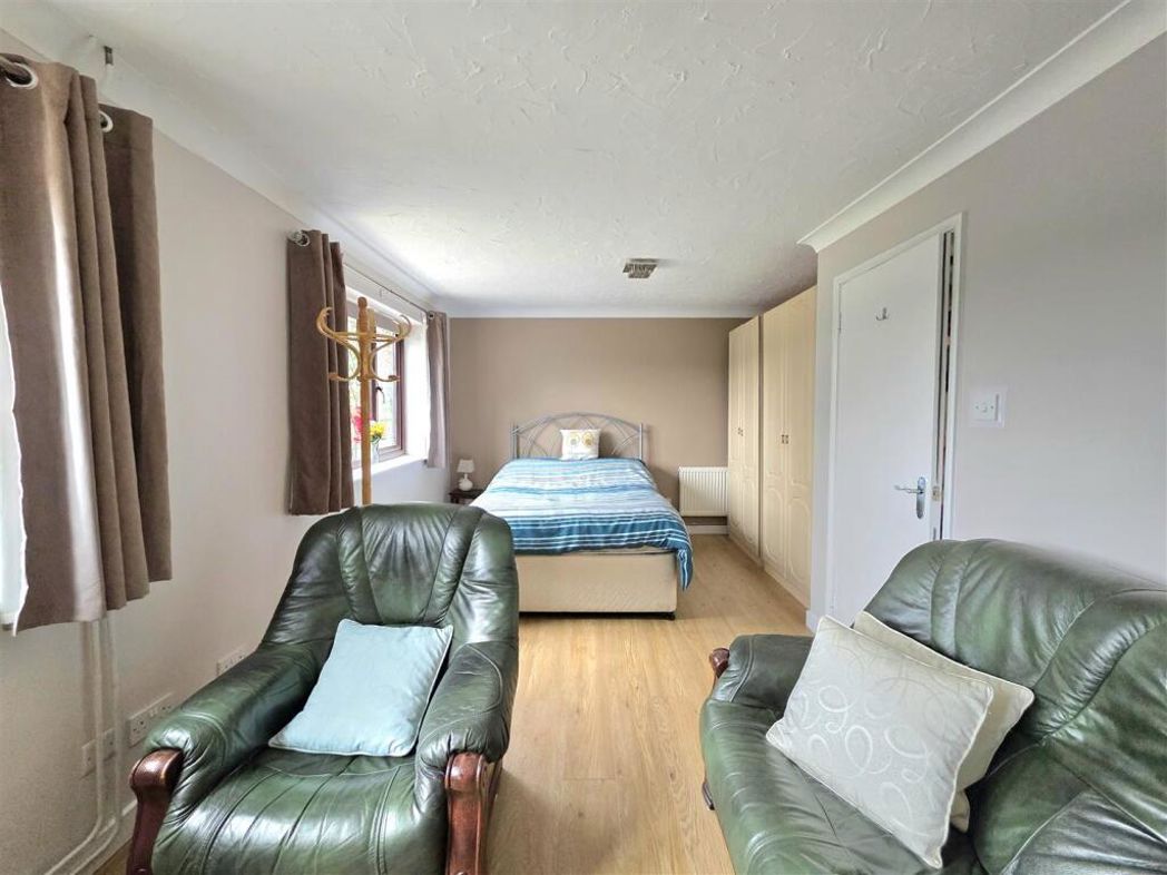 Property image 12 of 33