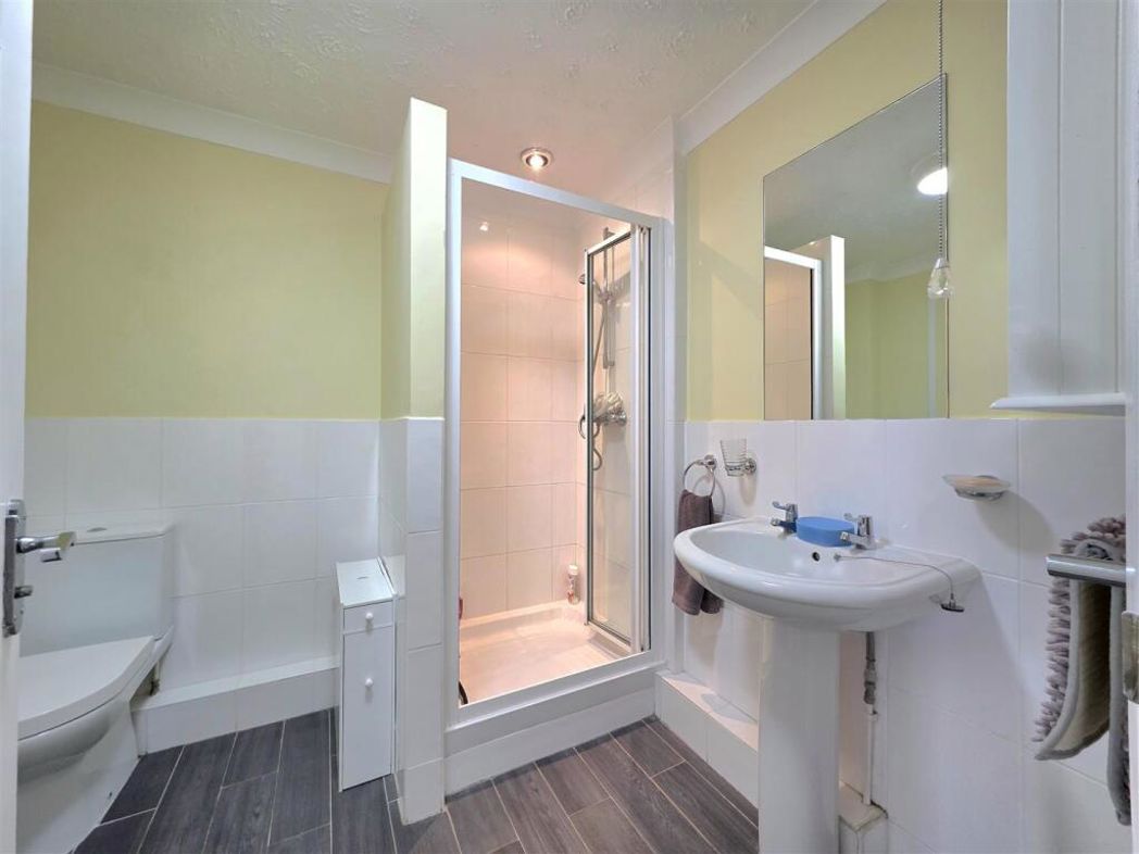 Property image 13 of 33