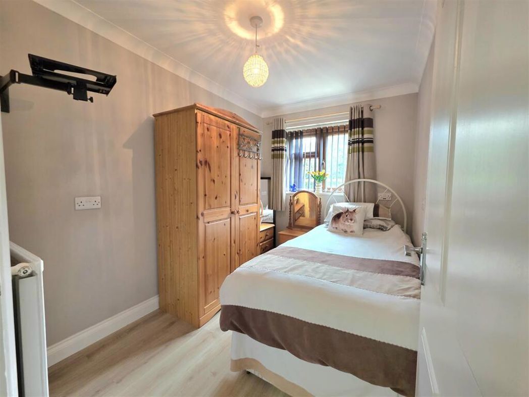 Property image 15 of 33