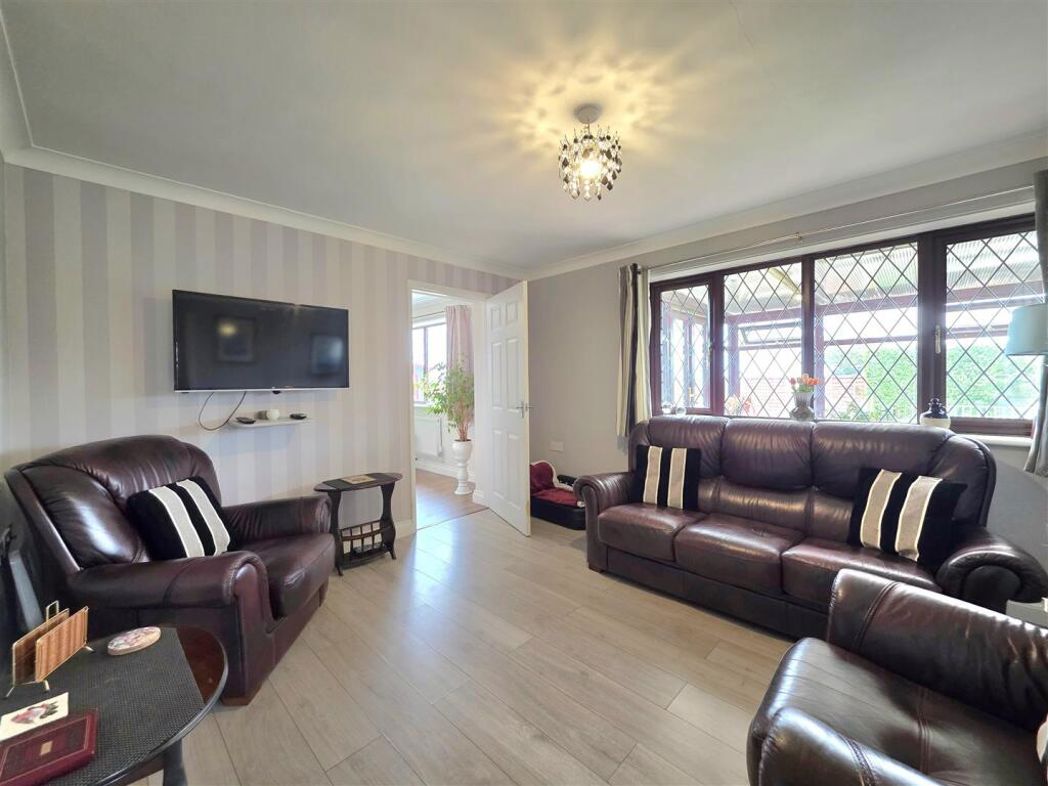 Property image 8 of 33