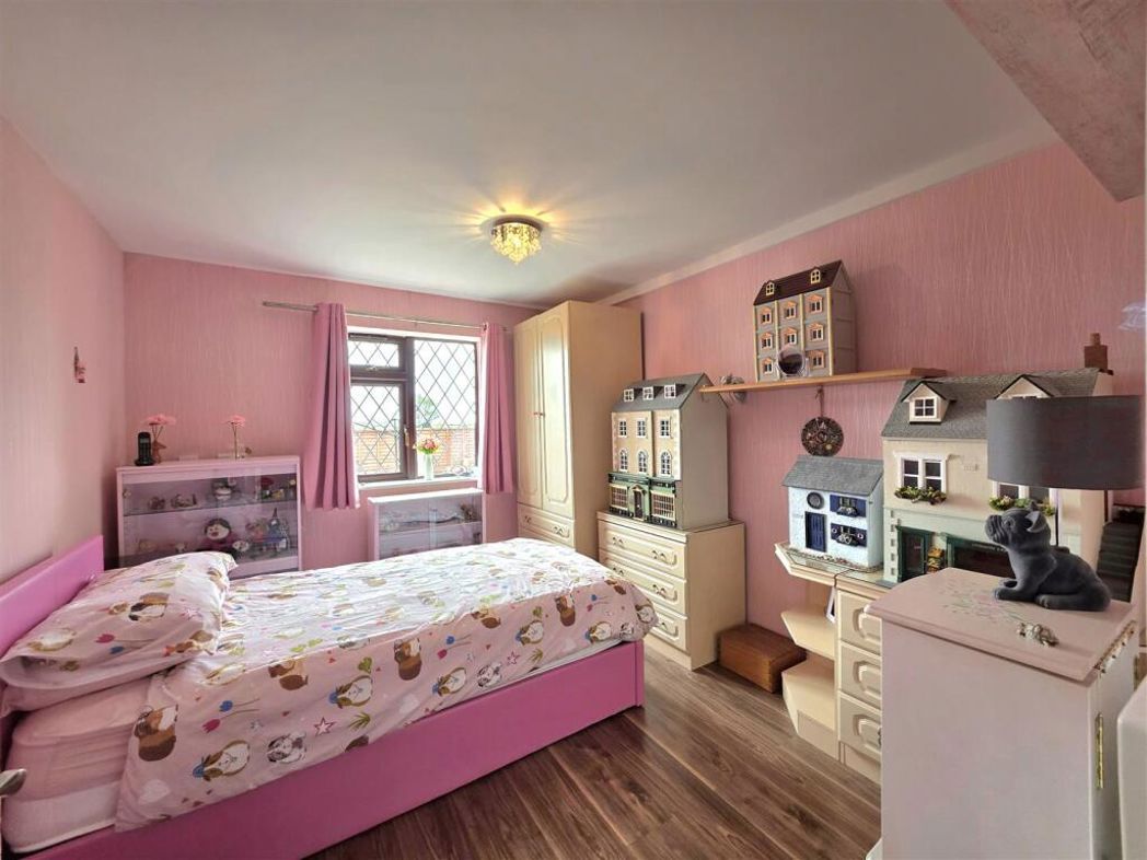 Property image 19 of 33