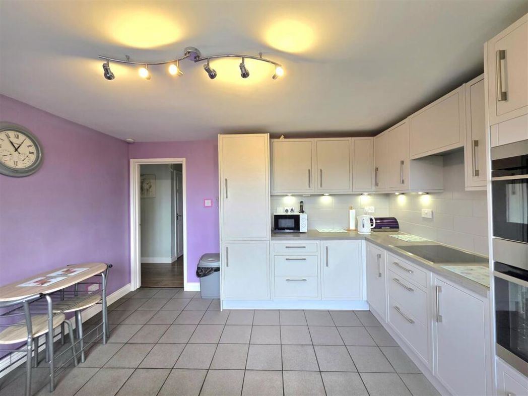 Property image 4 of 33