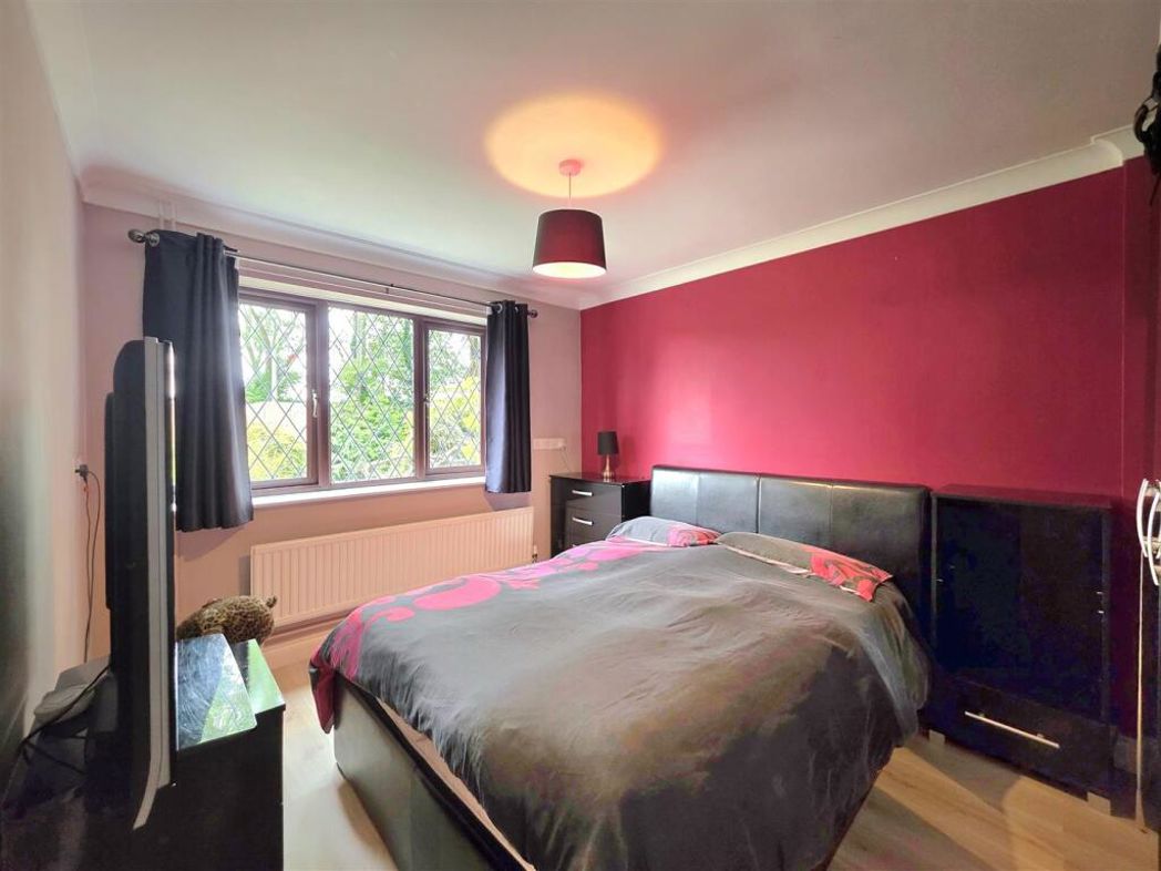 Property image 21 of 33