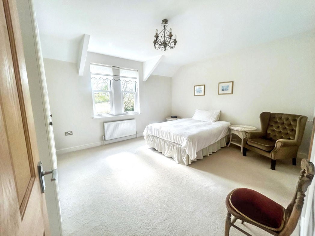 Property image 13 of 23