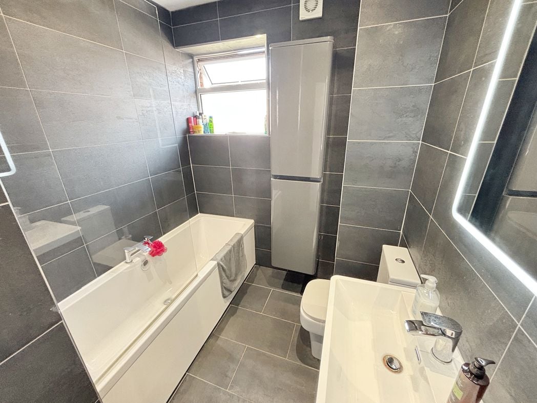 Property image 11 of 13