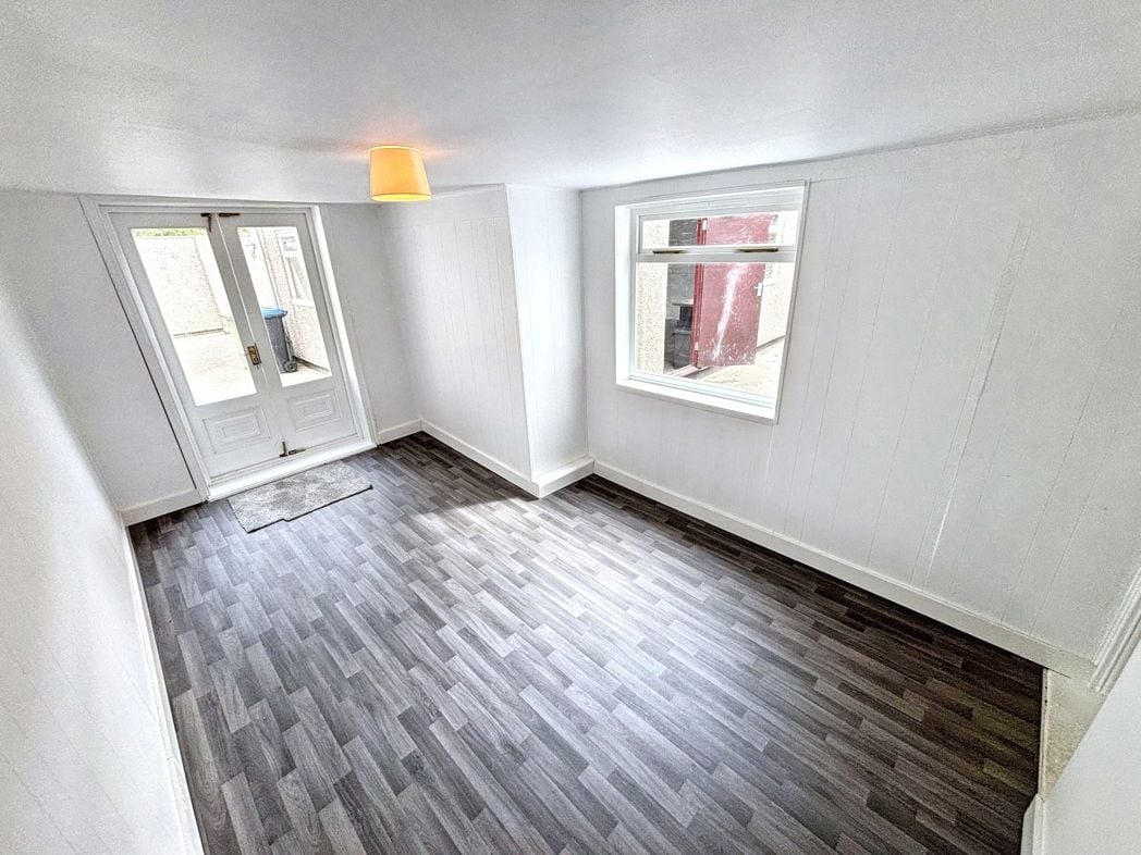 Property image 16 of 33